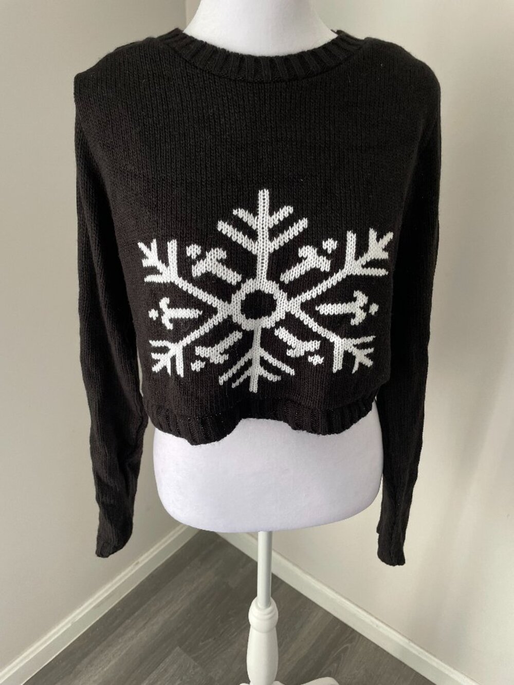 Snowflake Cropped Sweater